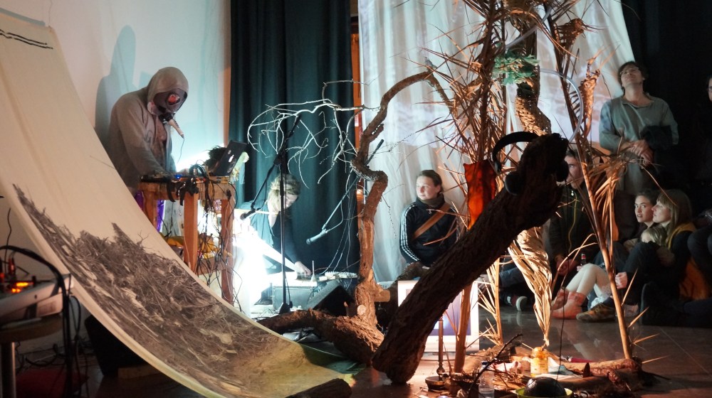 Gig with VJ KSNK photos by Aino Johansson